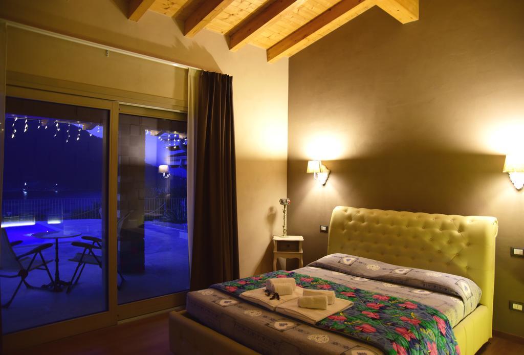 Agriturismo Le Fontane Sale Marasino Room photo